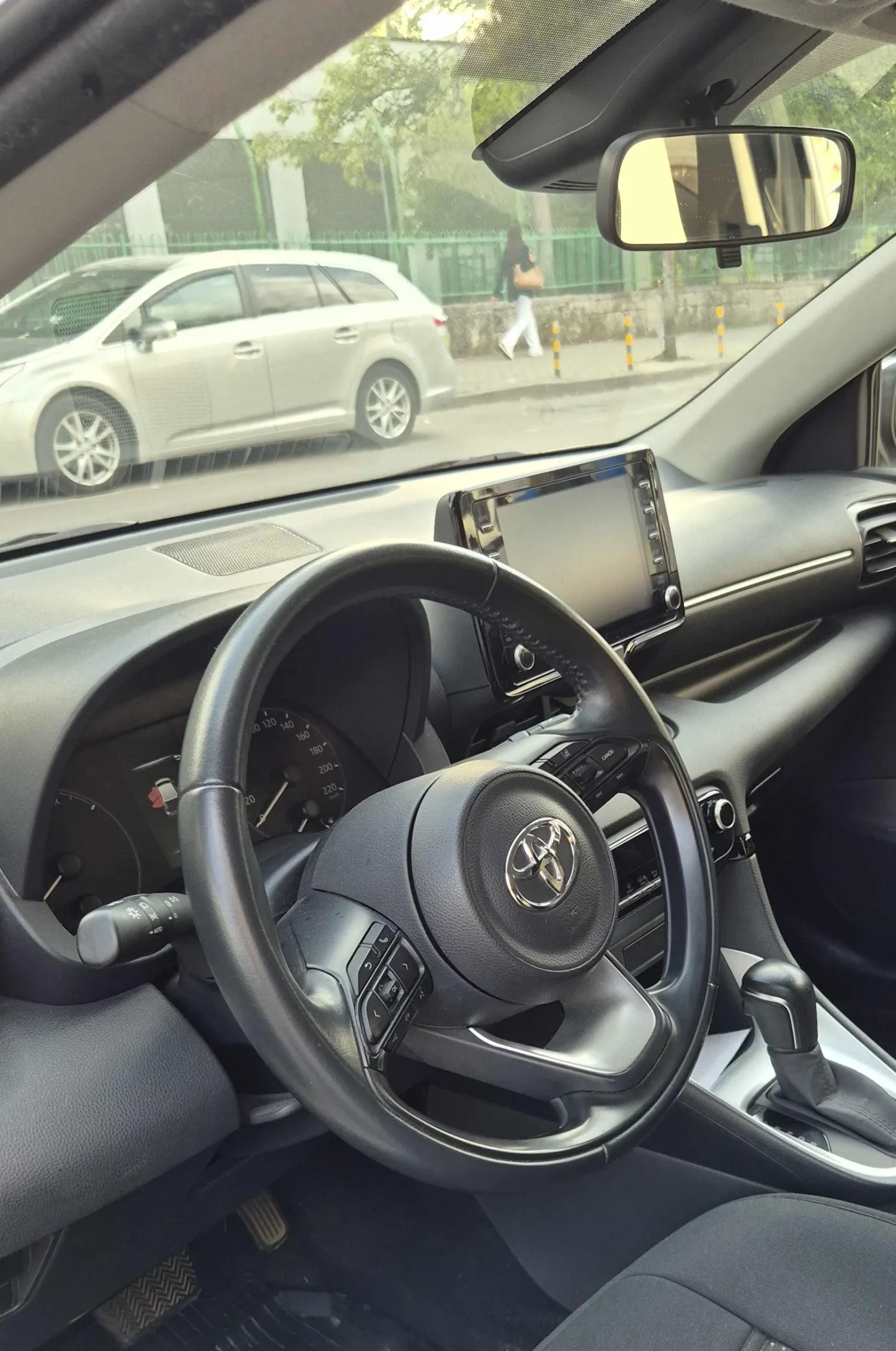 Toyota Yaris, снимка 11 - Автомобили и джипове - 56115629