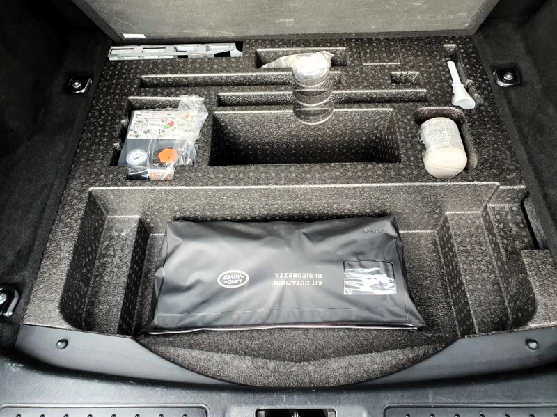 Land Rover Range Rover Evoque 2.0td4/150/4x4/SE, снимка 16 - Автомобили и джипове - 51180995