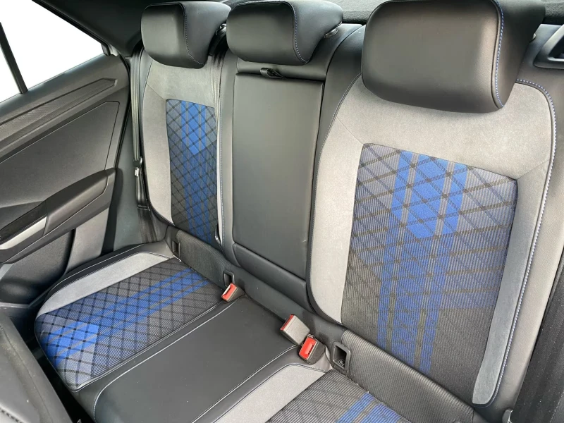 VW T-Roc R/300HP/NAVI/PANO/ACC/KLESS/DIGI/197g, снимка 13 - Автомобили и джипове - 51483918