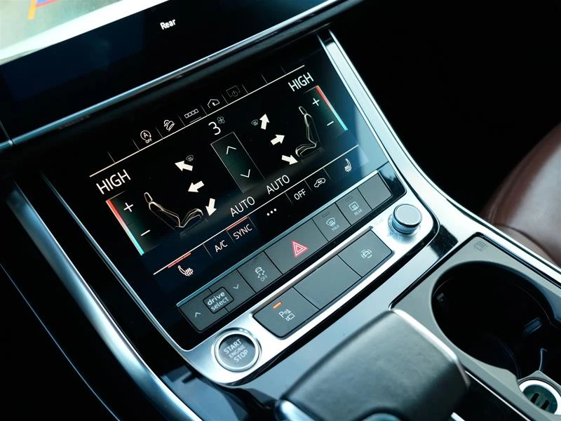 Audi Q7 Komfort* 45TFSI* АвтоКредит* (ЦЕНА ДО БГ), снимка 16 - Автомобили и джипове - 54001250