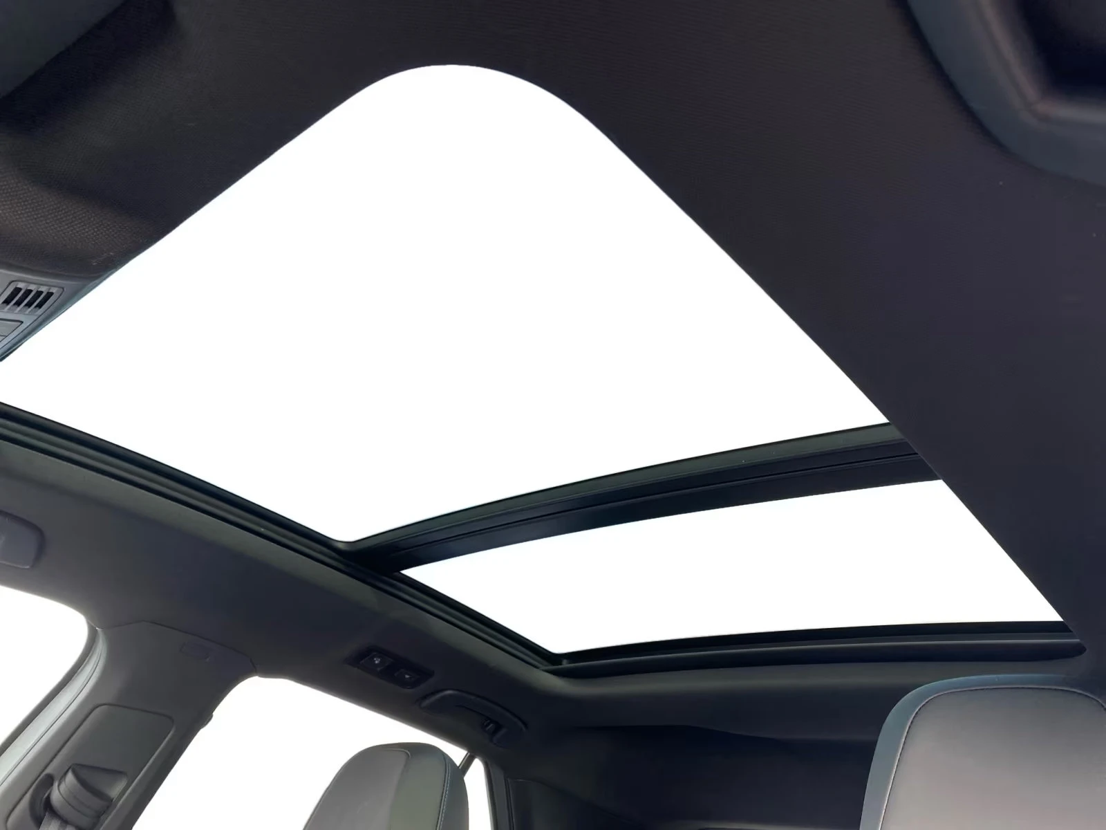 VW T-Roc R/300HP/NAVI/PANO/ACC/KLESS/DIGI/197g | Mobile.bg   14