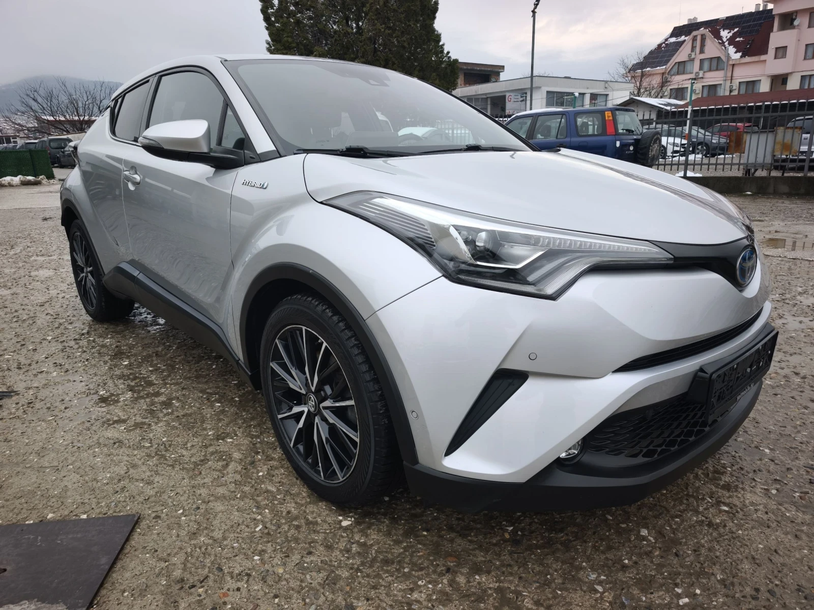 Toyota C-HR 1.8HYBRID LOUNGE FULL SERVICE IN TOYOTA NEW - изображение 3