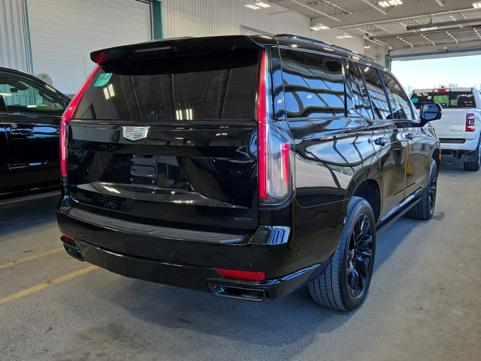 Cadillac Escalade PLATINUM SPORT * * CARFAX * * АВТО КРЕДИТ * * , снимка 3 - Автомобили и джипове - 54682533