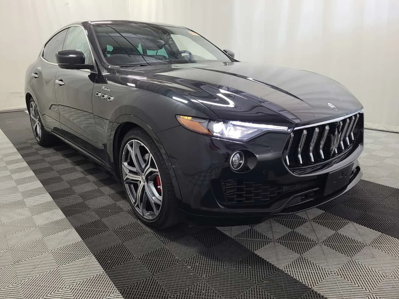 Maserati Levante GT| ОБДУХВАНЕ| ПАНО| 360| 2 КЛЮЧА| , снимка 2 - Автомобили и джипове - 54766157
