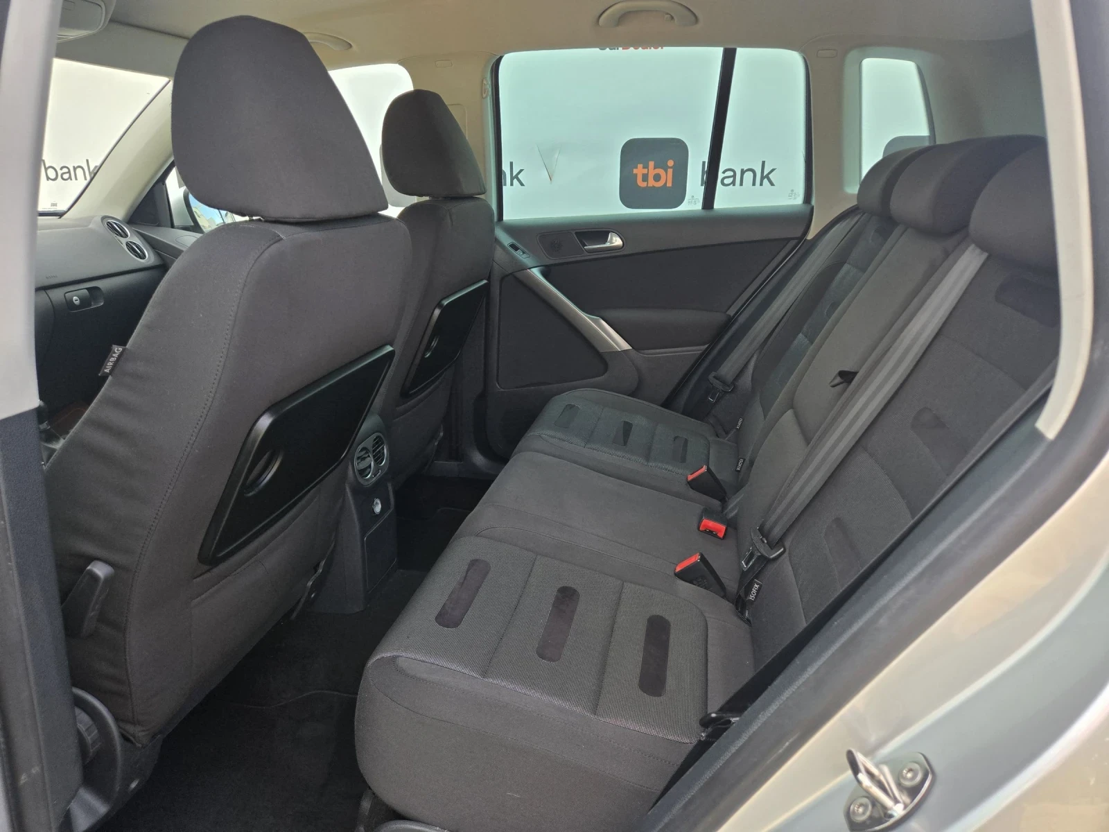 VW Tiguan 2.0TDI-140кс= 6ск= 4х4= АВТОПИЛОТ, снимка 9 - Автомобили и джипове - 54933475