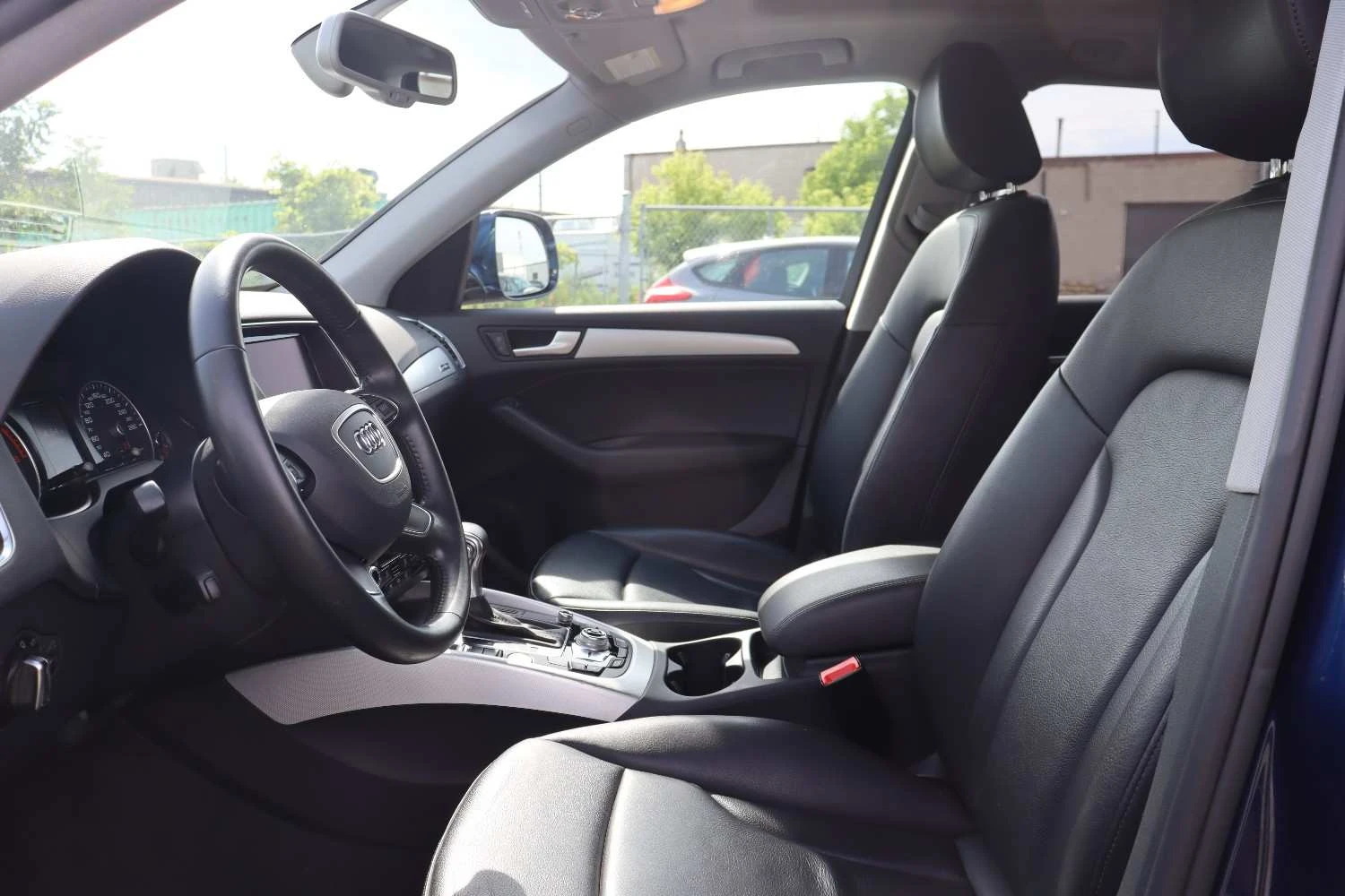 Audi Q5 2.0T Progressiv/Keyless/ПАНОРАМА/CARFAX, снимка 7 - Автомобили и джипове - 55200913