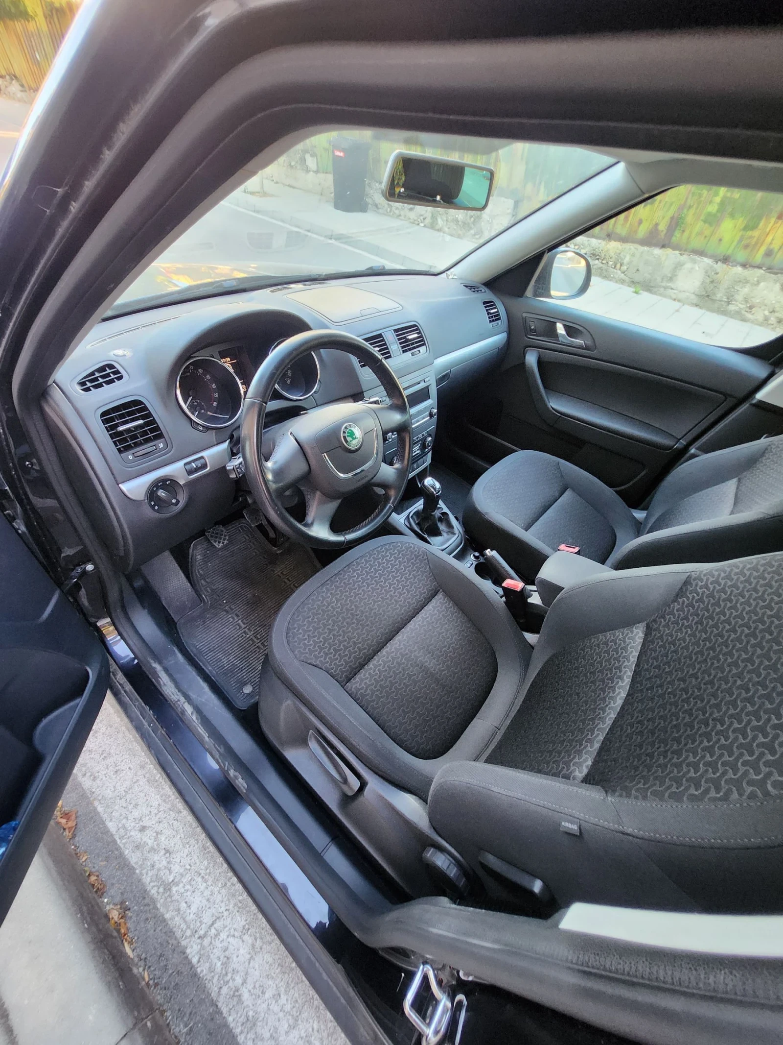 Skoda Yeti 4Х4, снимка 6 - Автомобили и джипове - 56619100