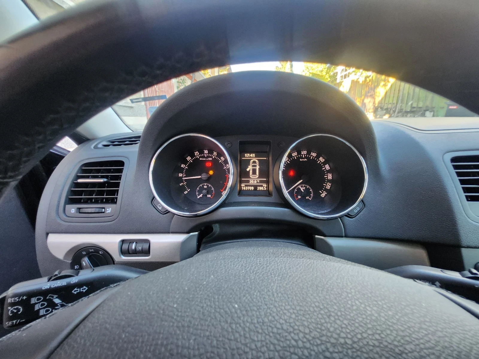 Skoda Yeti 4Х4, снимка 10 - Автомобили и джипове - 56619100