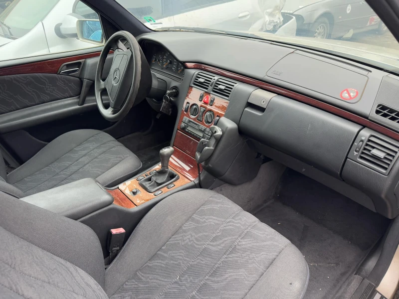 Mercedes-Benz E 280 2.8, снимка 5 - Автомобили и джипове - 48247726