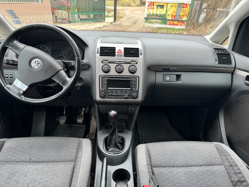 VW Touran, снимка 4 - Автомобили и джипове - 48402961