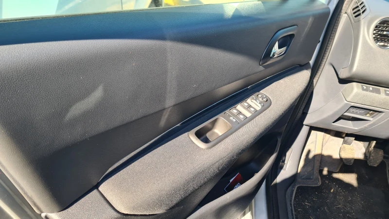 Peugeot 5008 Ван седем местен, снимка 11 - Автомобили и джипове - 50091038