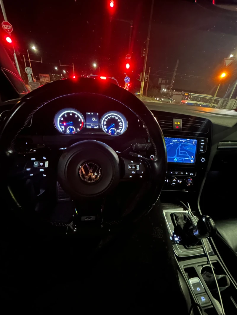 VW Golf R 4x4 DSG, снимка 7 - Автомобили и джипове - 51906696