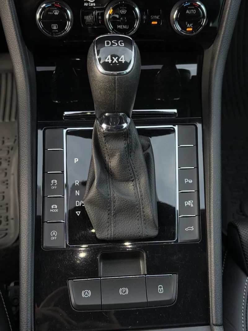 Skoda Superb L&K 2.0 Tdi 200 k.с 4х4, снимка 13 - Автомобили и джипове - 52498632
