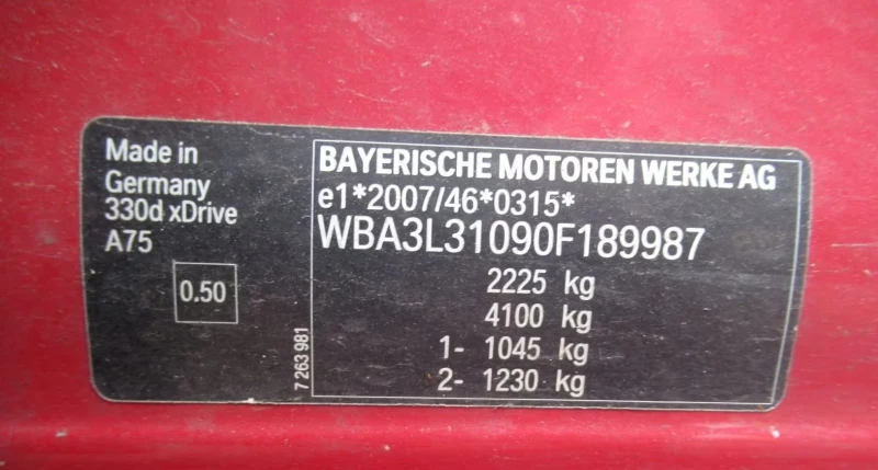 BMW 330 d xDrive SportLine, снимка 14 - Автомобили и джипове - 52060926