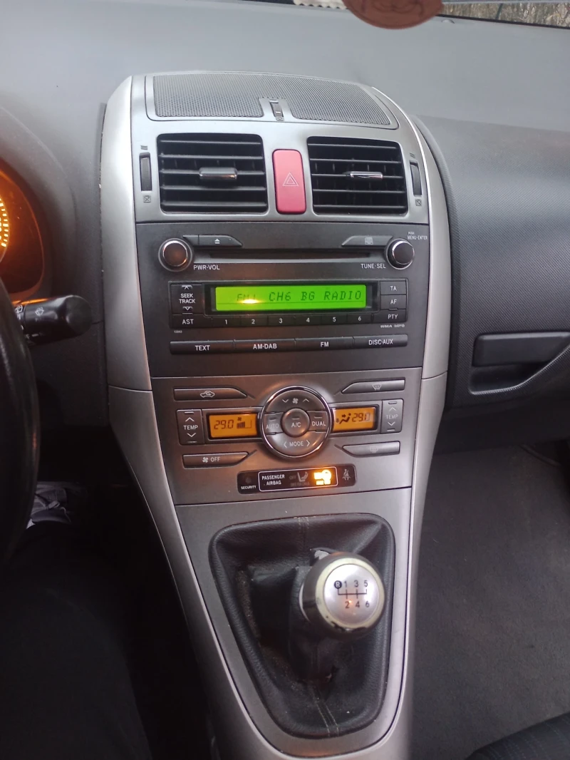 Toyota Auris 2.0 D4D, снимка 8 - Автомобили и джипове - 52680392