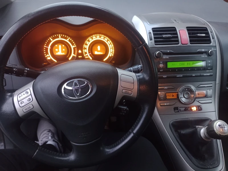 Toyota Auris 2.0 D4D, снимка 9 - Автомобили и джипове - 52680392