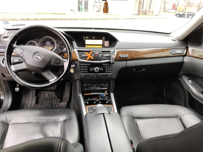 Mercedes-Benz E 200, снимка 7 - Автомобили и джипове - 53222375