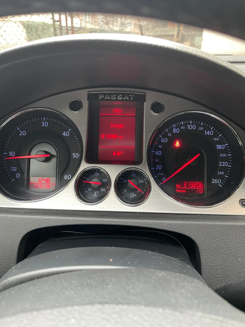 VW Passat, снимка 12 - Автомобили и джипове - 53293733