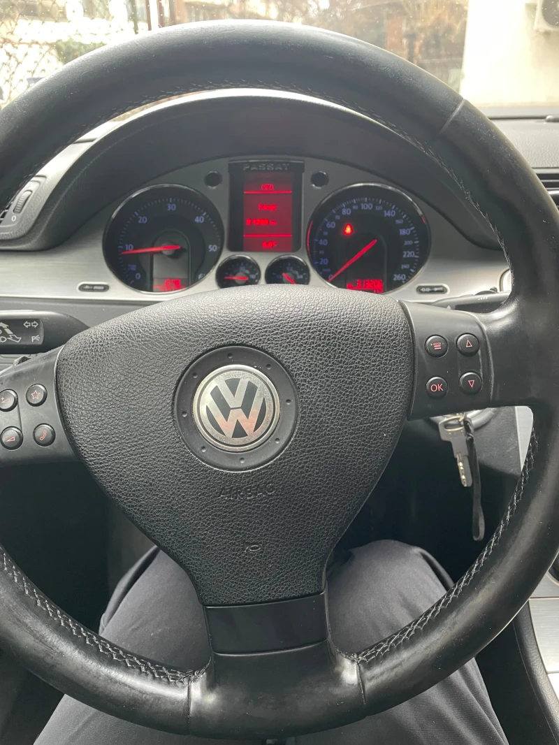 VW Passat, снимка 14 - Автомобили и джипове - 53293733