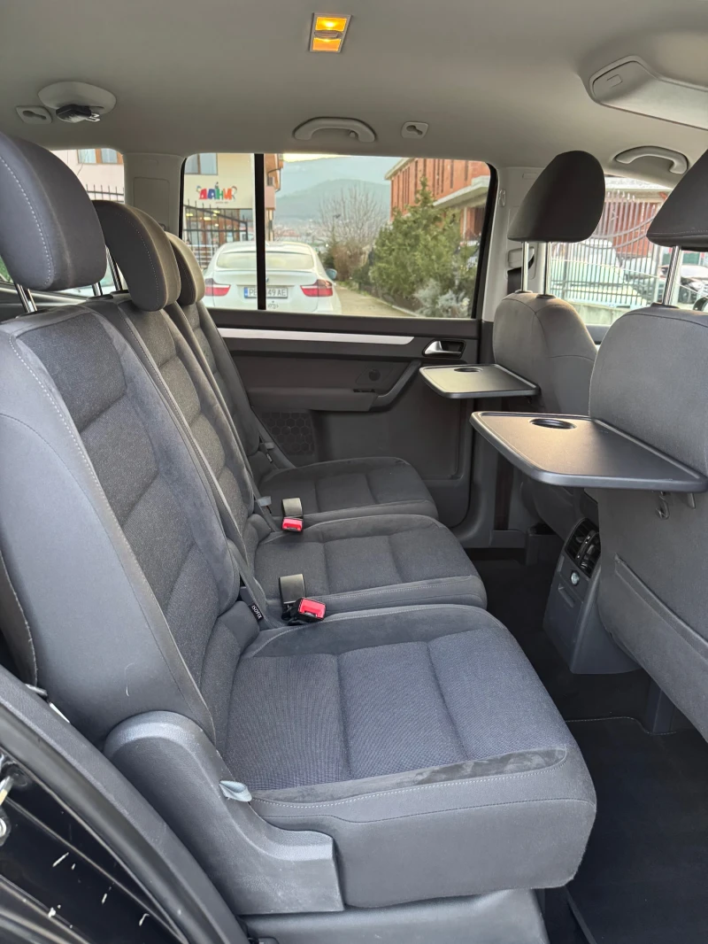 VW Touran STULE 2.0 TDI, снимка 11 - Автомобили и джипове - 53479295
