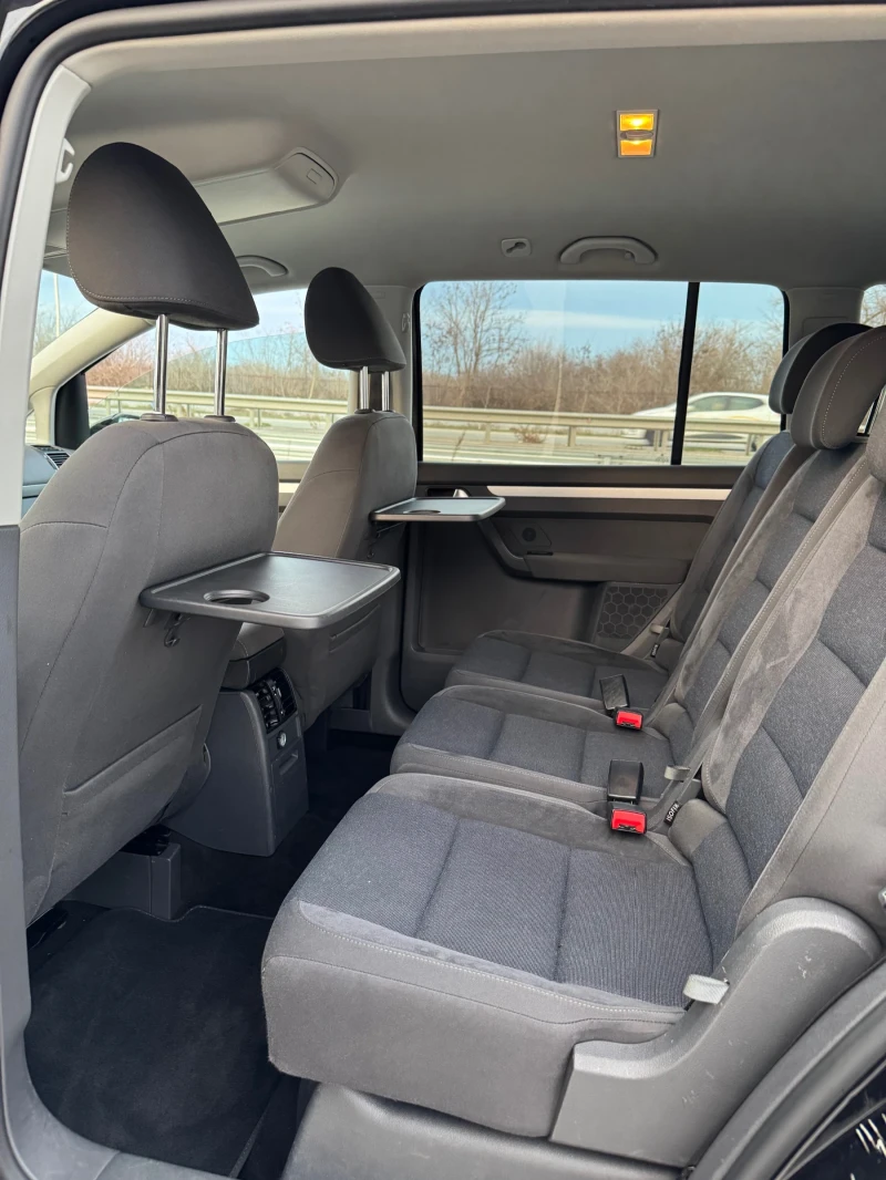 VW Touran STULE 2.0 TDI, снимка 10 - Автомобили и джипове - 53479295