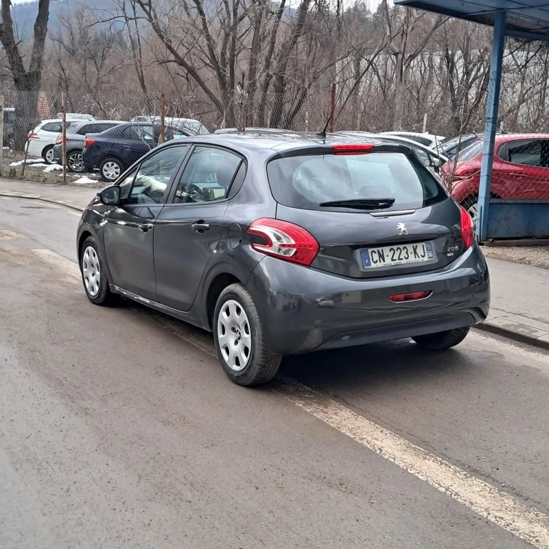 Peugeot 208 1.6 ehdi 92к.с., снимка 5 - Автомобили и джипове - 53564601