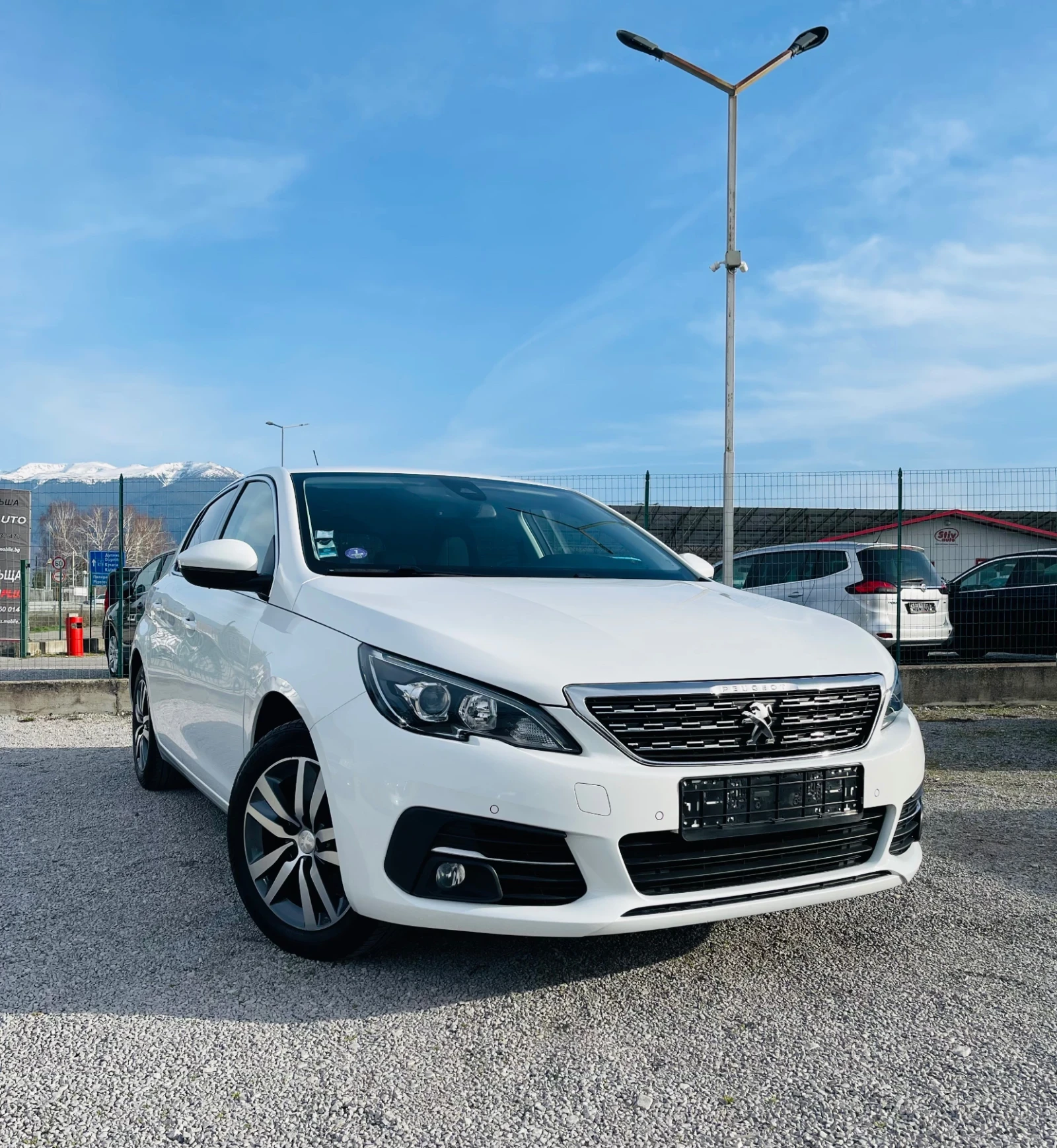 Peugeot 308 1.2 e-THP * Автоматик* Сервизна книжка* Камера 360 - изображение 3