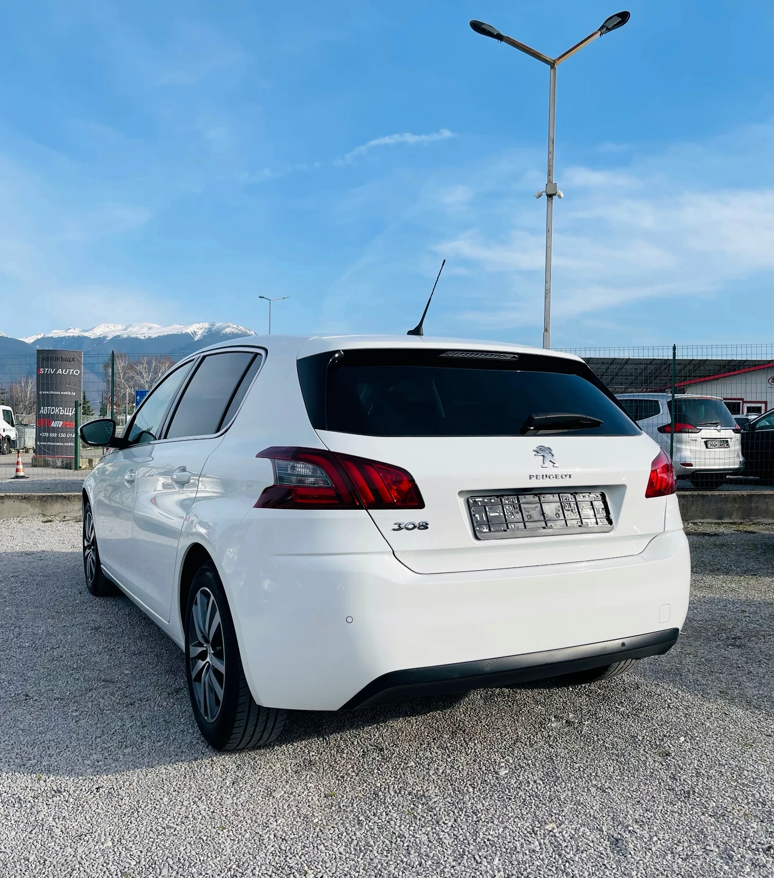 Peugeot 308 1.2 e-THP * Автоматик* Сервизна книжка* Камера 360 - изображение 7