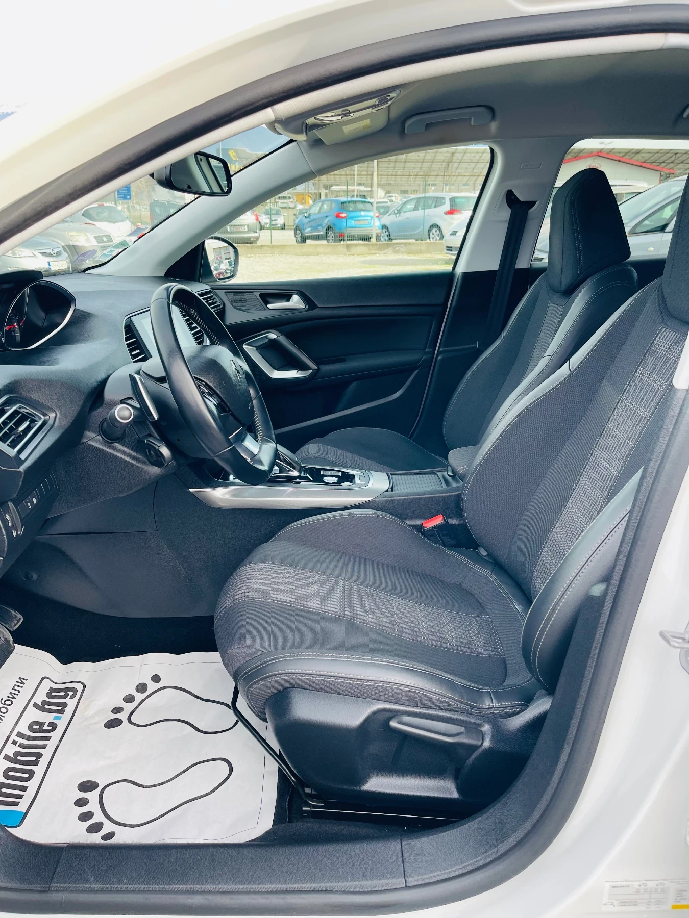 Peugeot 308 1.2 e-THP * Автоматик* Сервизна книжка* Камера 360 - изображение 9