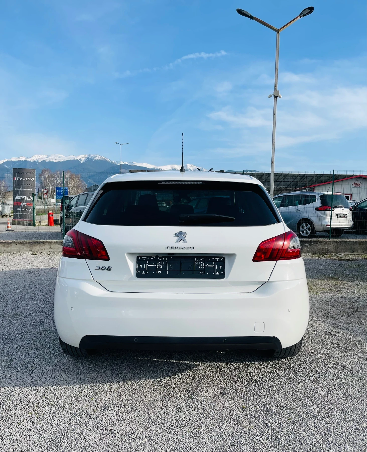 Peugeot 308 1.2 e-THP * Автоматик* Сервизна книжка* Камера 360 - изображение 6