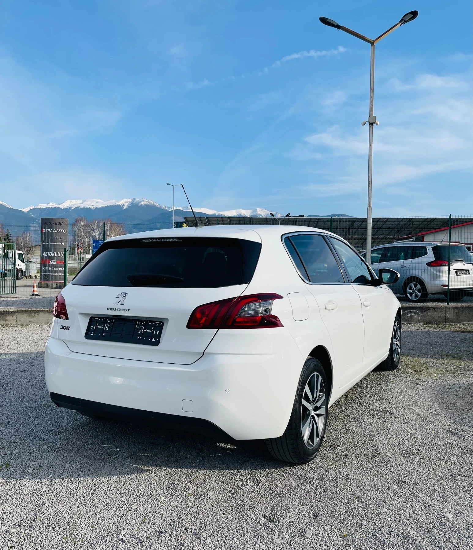 Peugeot 308 1.2 e-THP * Автоматик* Сервизна книжка* Камера 360 - изображение 5
