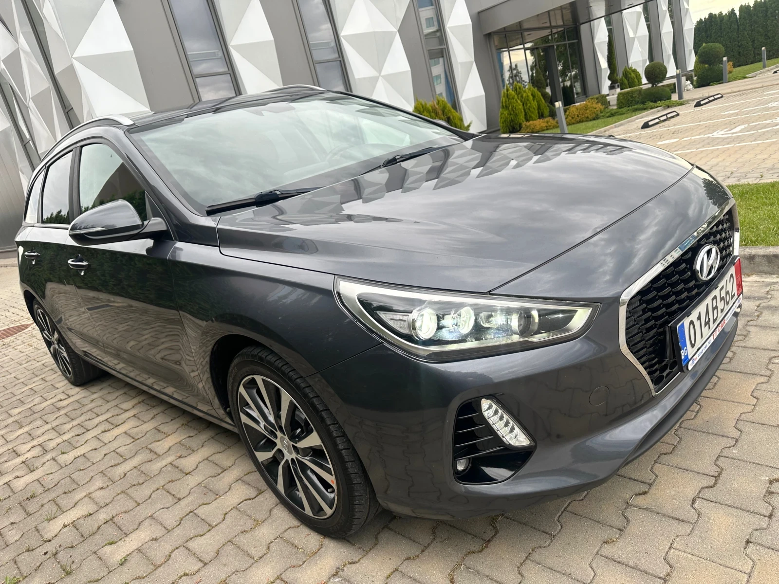 Hyundai I30 110k.6-скорости! Камера! Навигация! EURO 6B - изображение 3