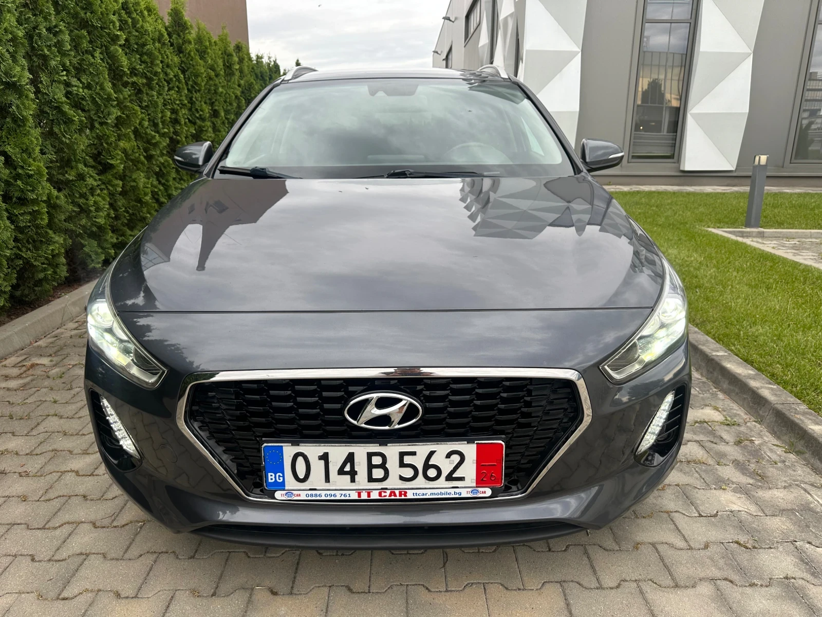 Hyundai I30 110k.6-скорости! Камера! Навигация! EURO 6B - изображение 2