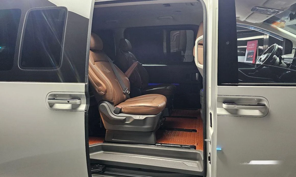 Hyundai Staria L3.5 Lounge 9-Seater Inspiration | Mobile.bg   12