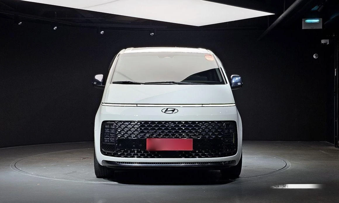 Hyundai Staria L3.5 Lounge 9-Seater Inspiration - изображение 3