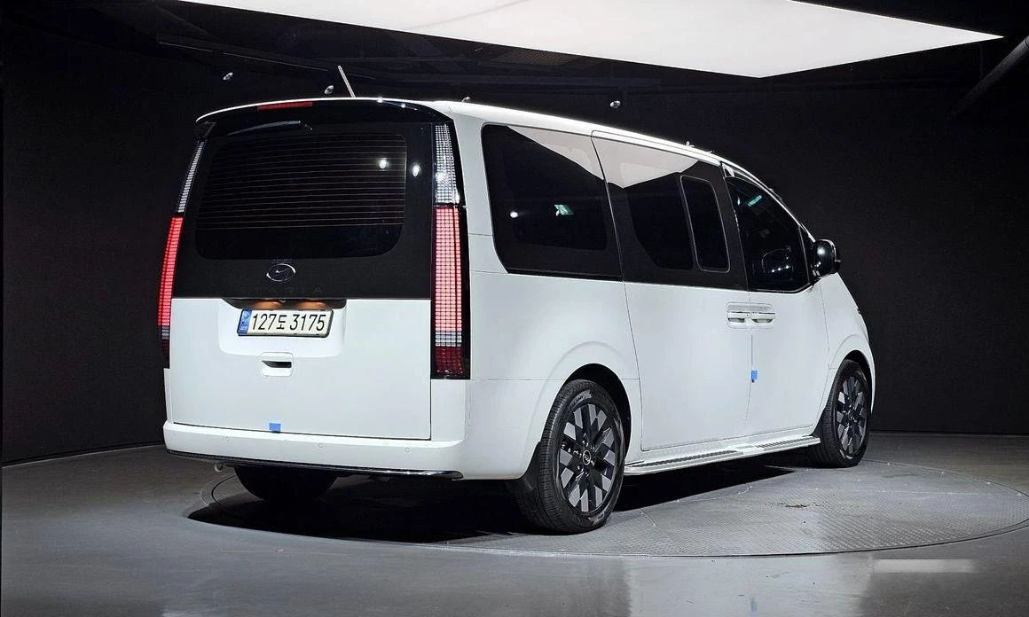 Hyundai Staria L3.5 Lounge 9-Seater Inspiration - изображение 2