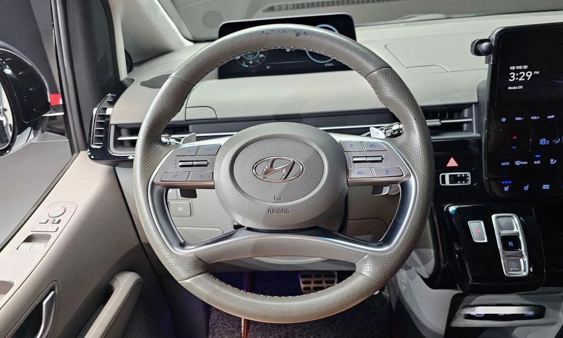 Hyundai Staria L3.5 Lounge 9-Seater Inspiration | Mobile.bg   13