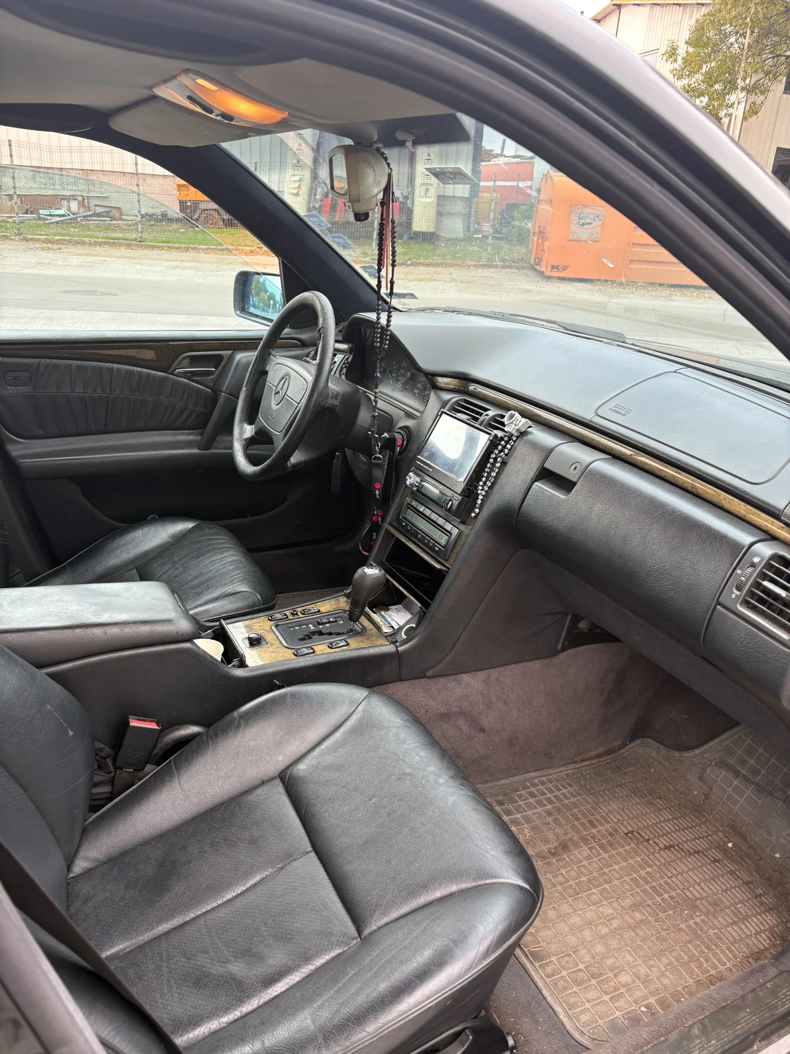 Mercedes-Benz E 200  - изображение 4