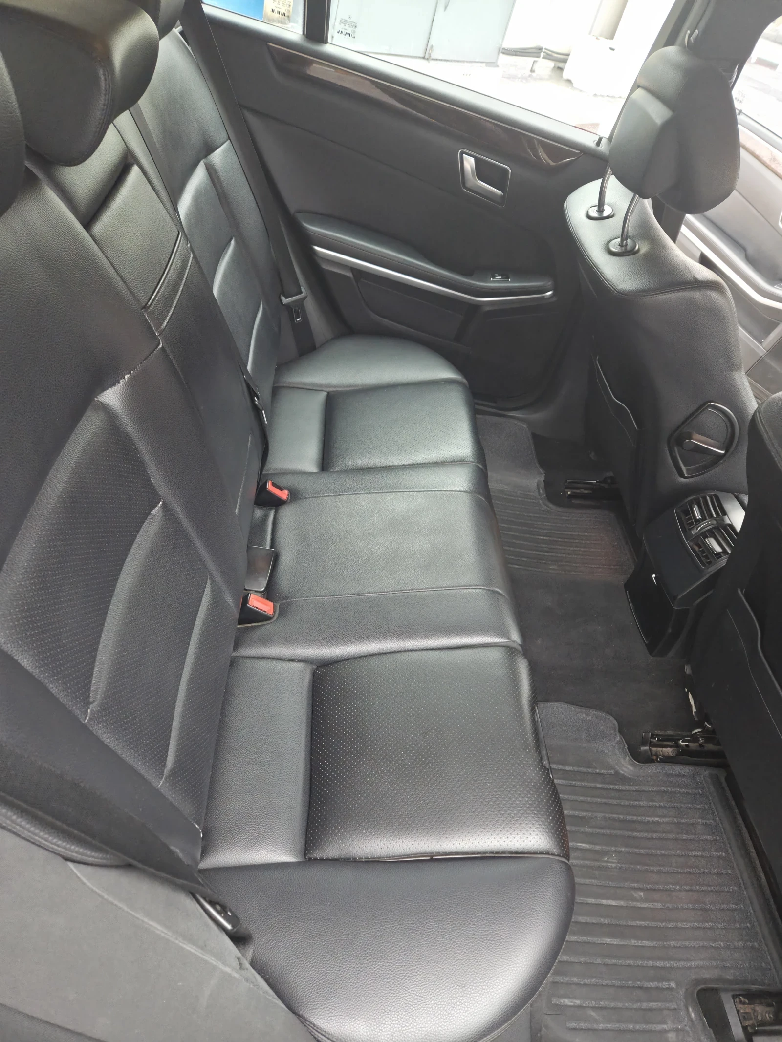 Mercedes-Benz E 200  - изображение 8