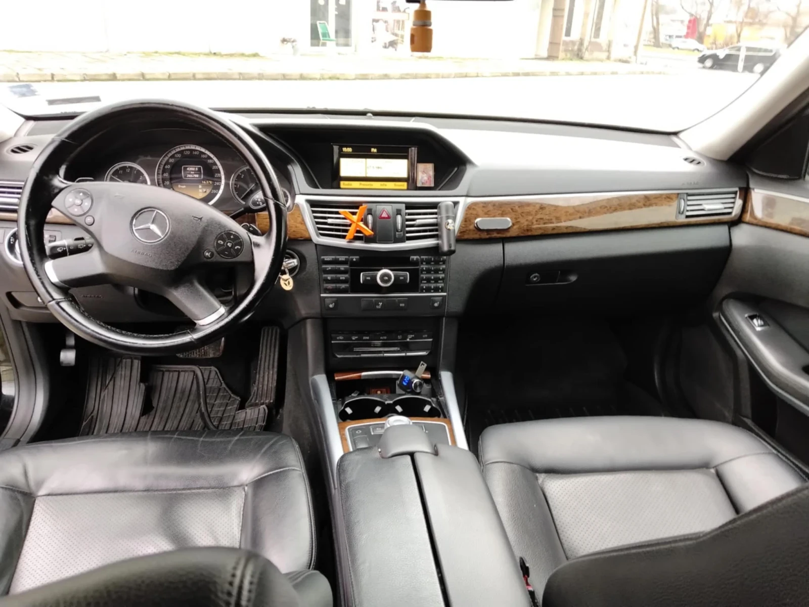 Mercedes-Benz E 200, снимка 7 - Автомобили и джипове - 53222375