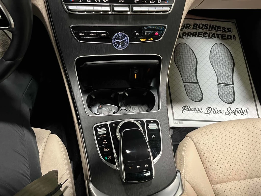 Mercedes-Benz C 300 | ПАНОРАМА| ПОДГРЕВИ| CARFAX| АВТОФИНАНСИРАНЕ  - изображение 10