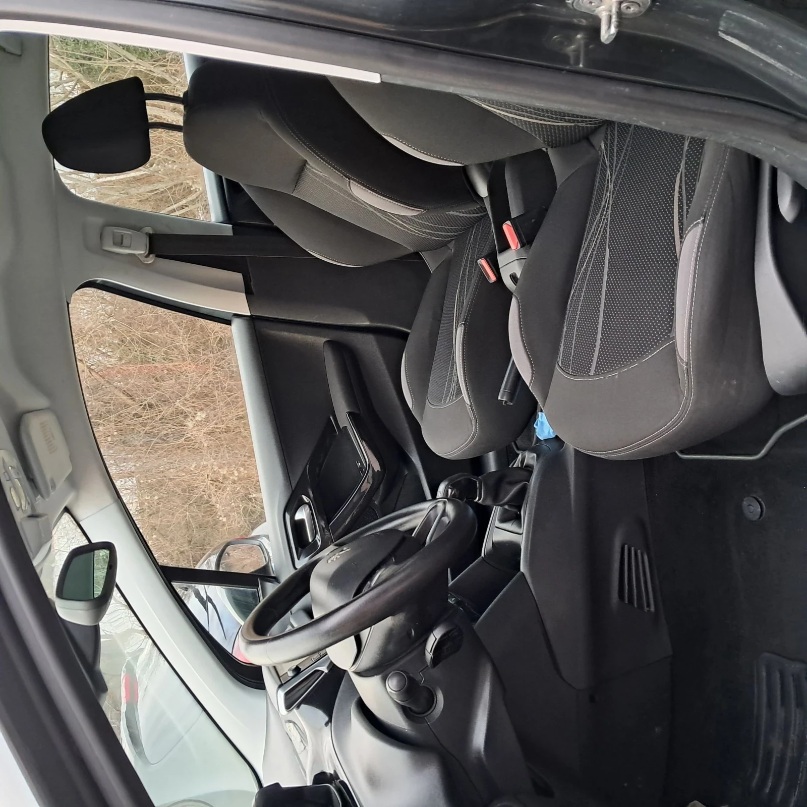 Peugeot 208 1.6 ehdi 92�.�. | Mobile.bg � ����������� 9