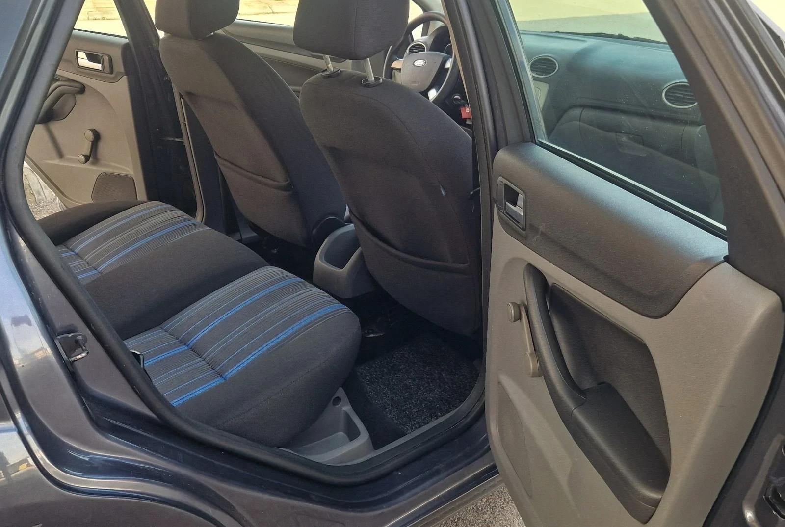 Ford Focus 1.4куб. 80к.с., снимка 12 - Автомобили и джипове - 53707380