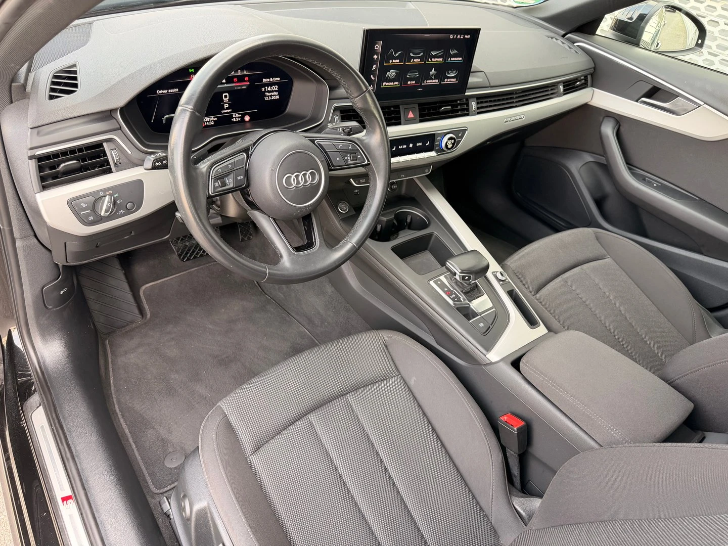 Audi A4, снимка 8 - Автомобили и джипове - 54201586