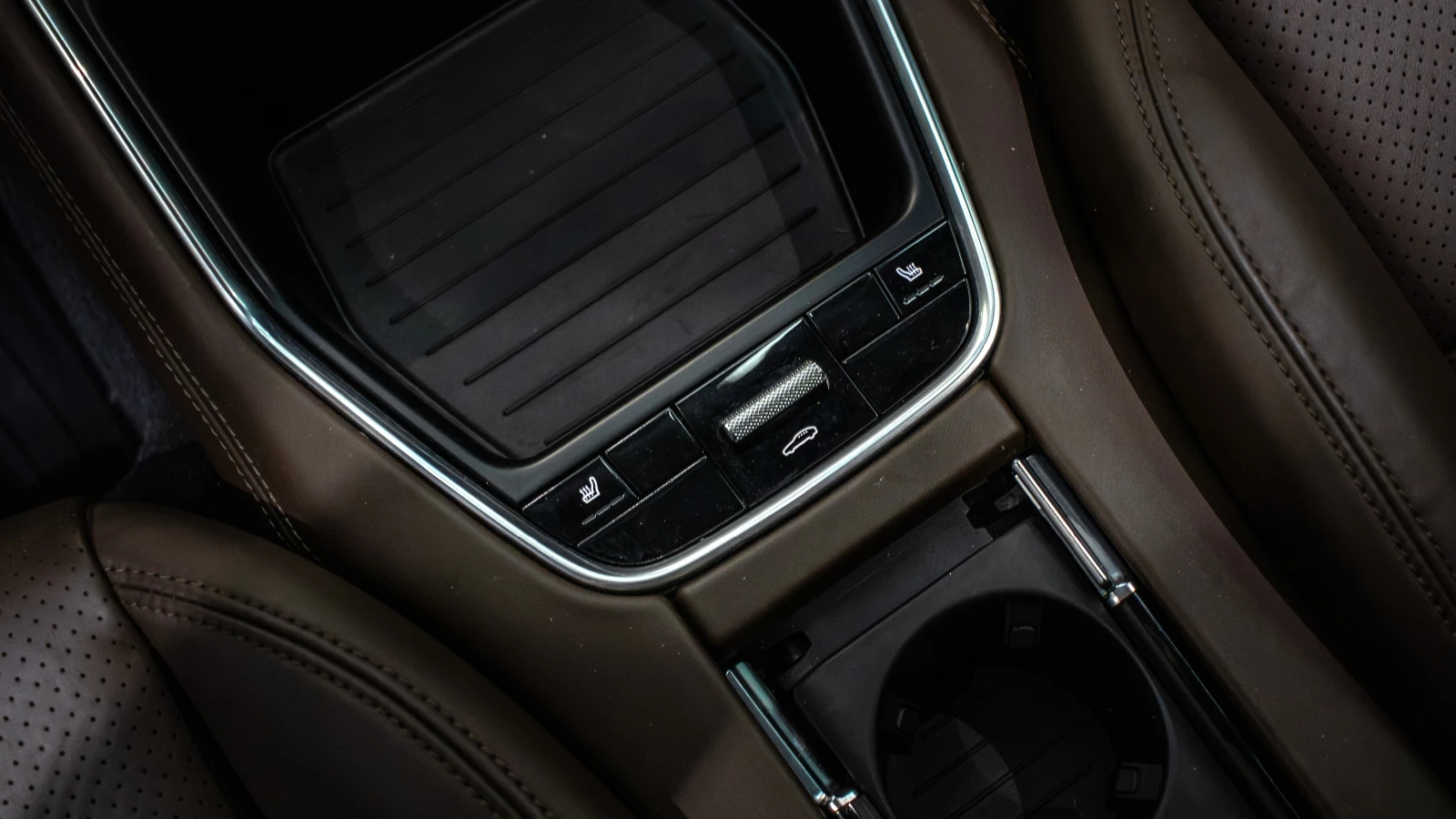 Porsche Panamera * 4S* Pano* Matrix* Distronic* Navi* BOSE, снимка 16 - Автомобили и джипове - 55323764