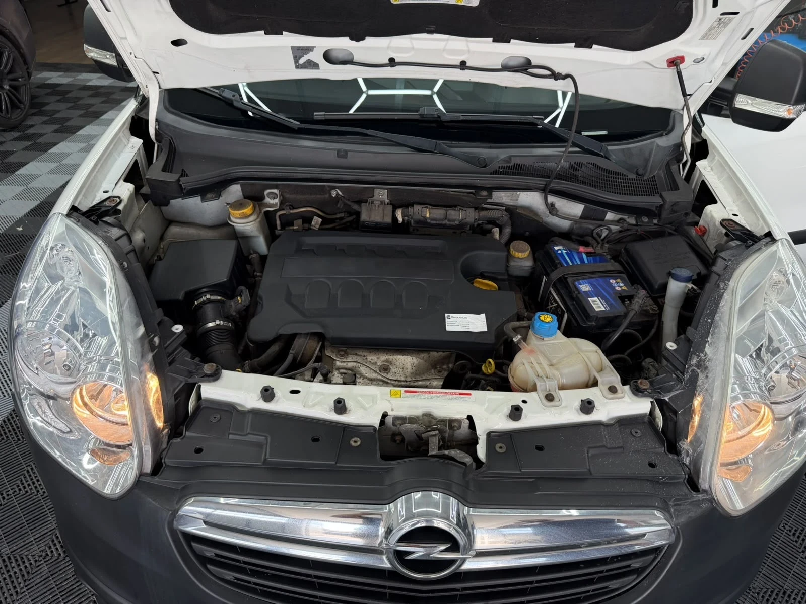 Opel Combo Maxi/Дълга база 1.6 cdti Климатик, снимка 16 - Автомобили и джипове - 55811832