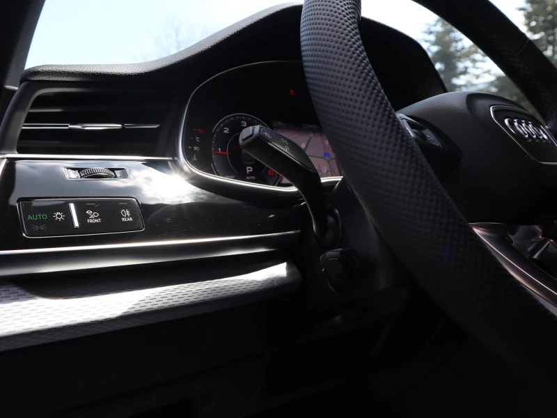 Audi Q8 50TDI/Sline/Камера/Подгрев, снимка 12 - Автомобили и джипове - 49996318
