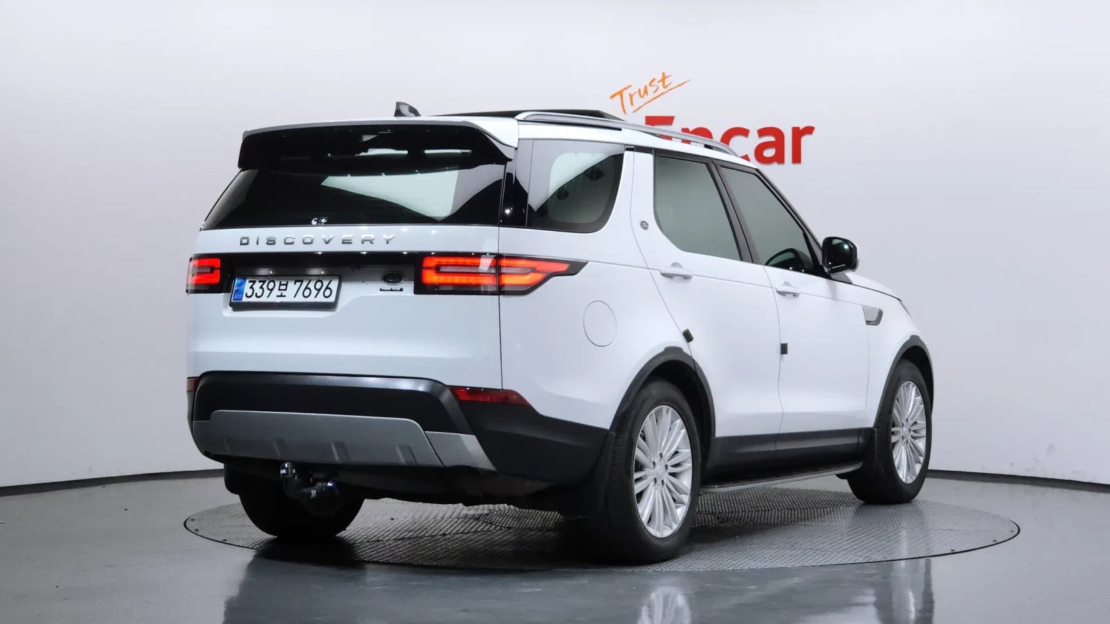 Land Rover Discovery TD6 HSE LUXURY| TV| DISTRONIC| ШИБИДАХ, снимка 2 - Автомобили и джипове - 55152945