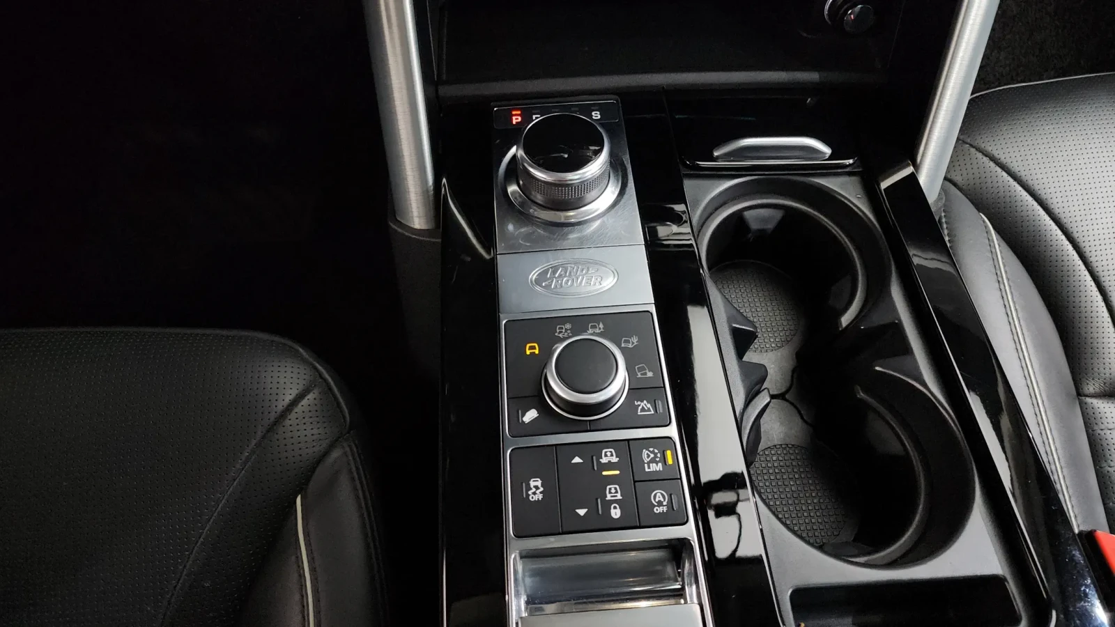 Land Rover Discovery TD6 HSE LUXURY| TV| DISTRONIC| ШИБИДАХ, снимка 9 - Автомобили и джипове - 55152945