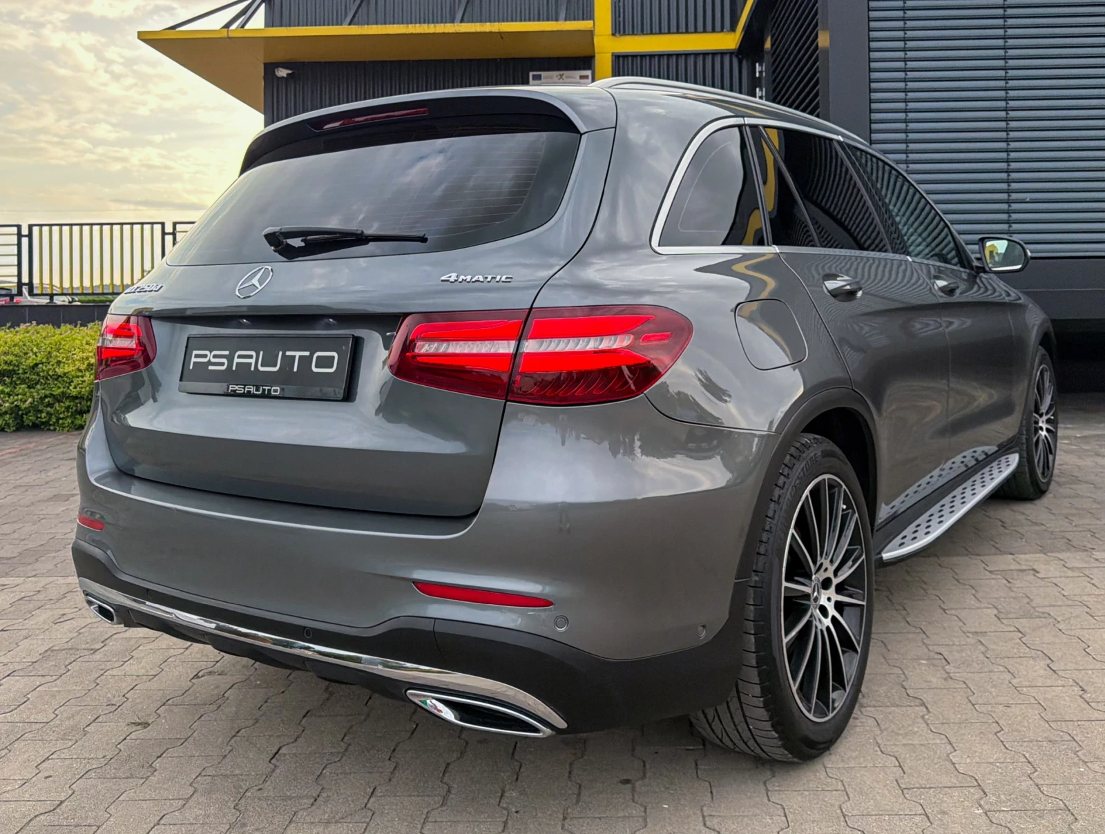 Mercedes-Benz GLC 250 AMG / 4x4 / Multibeam / Burmester / 2 КЛЮЧА , снимка 6 - Автомобили и джипове - 55657484
